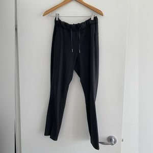 Lululemon On The Fly pants in Black Size 4